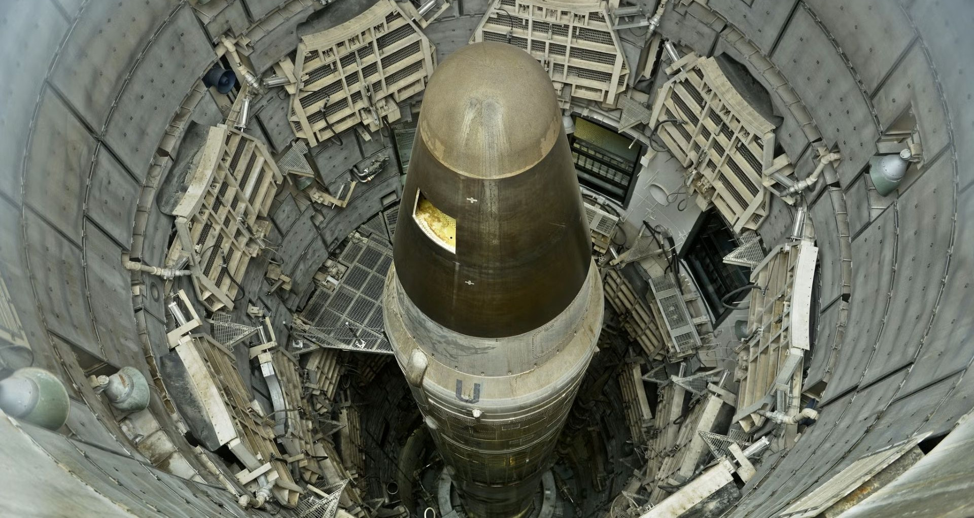 Tên lửa Titan II tốc độ Mach 25, tầm bắn 15.000...