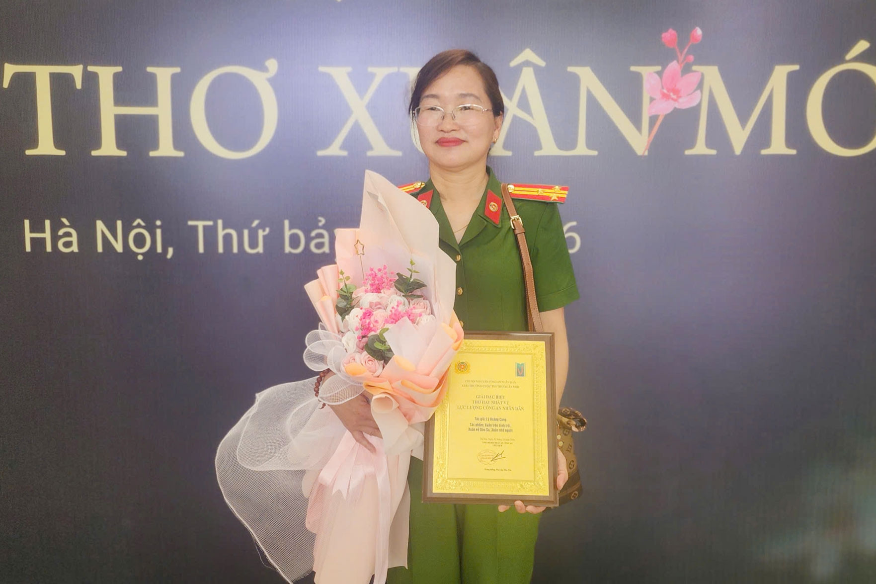 Thượng tá công an mang tâm hồn thi sĩ