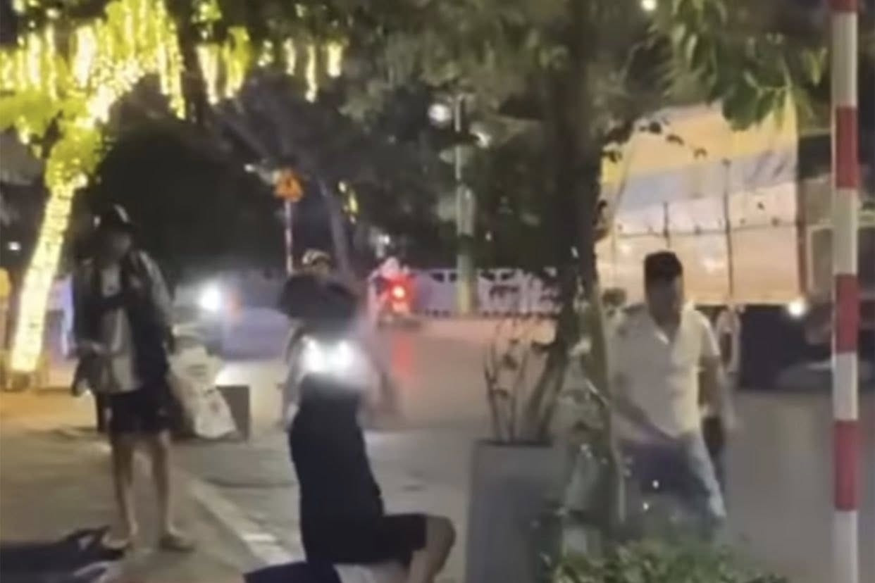 Vụ nam sinh 19 tuổi bị đánh nhập viện: Công an làm việc với 2 đối tượng