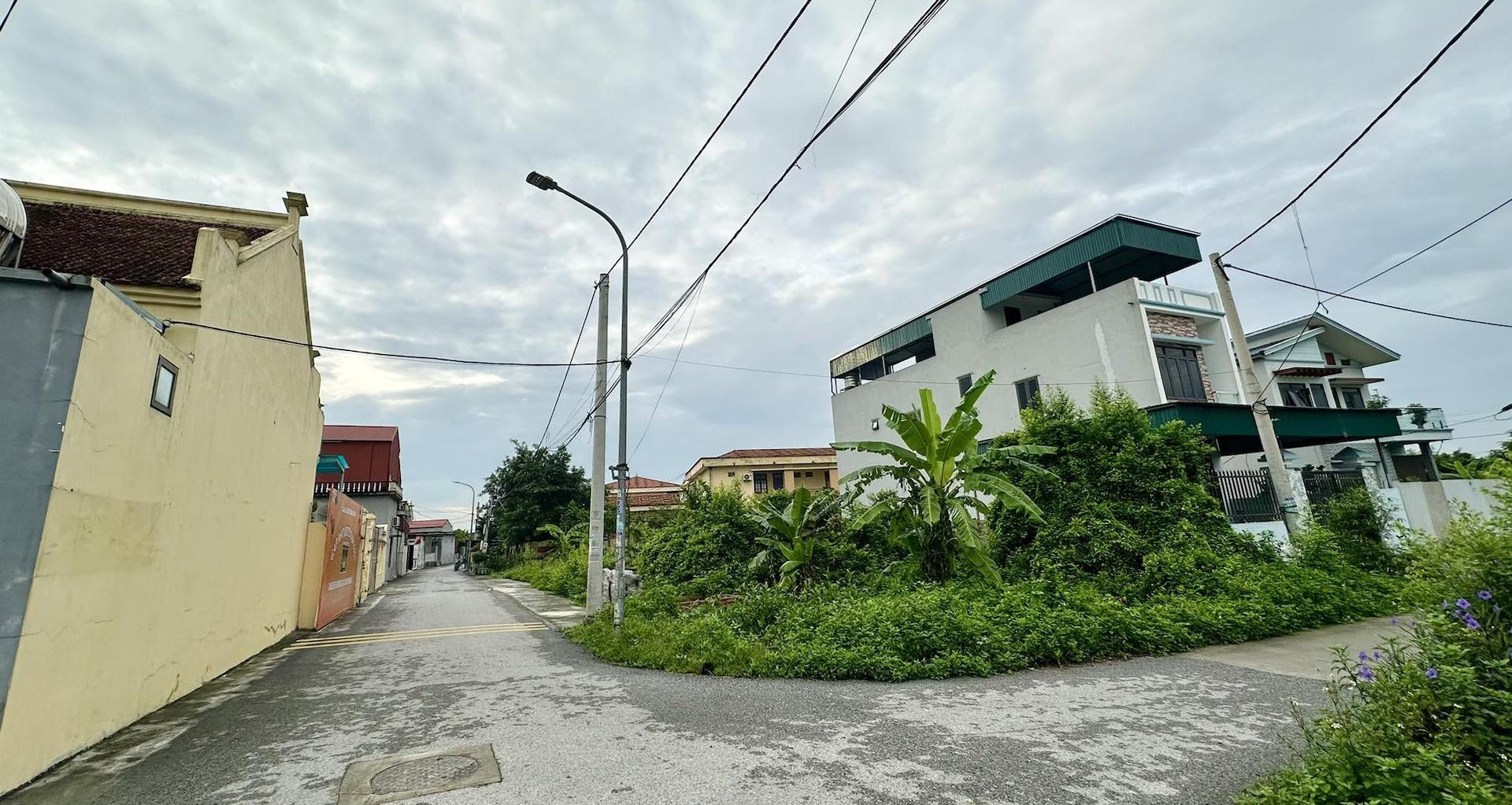 Xây nhà trên đất nông nghiệp trong khu dân cư, chuyển sang đất ở nộp tiền ra sao