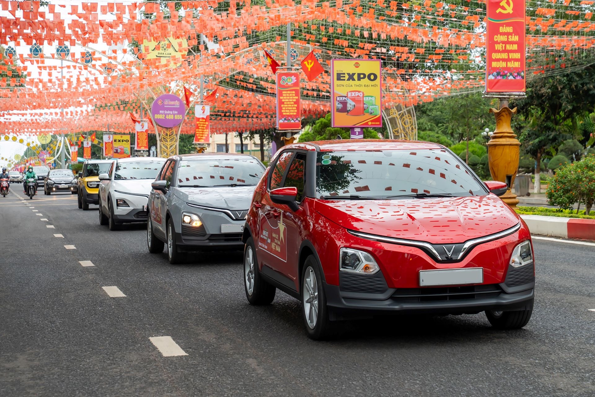 Hoàn tất 3.520 đơn đặt mua xe trong một ngày, VinFast lập kỷ lục chưa từng có