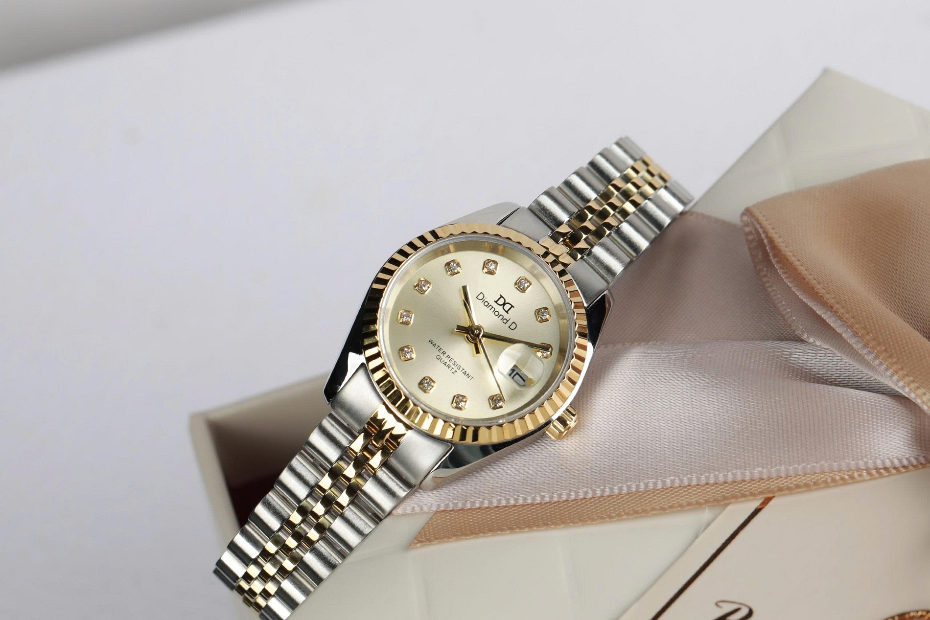 Diamond D - Bộ sưu tập đồng hồ dành riêng phái đẹp dịp 8/3