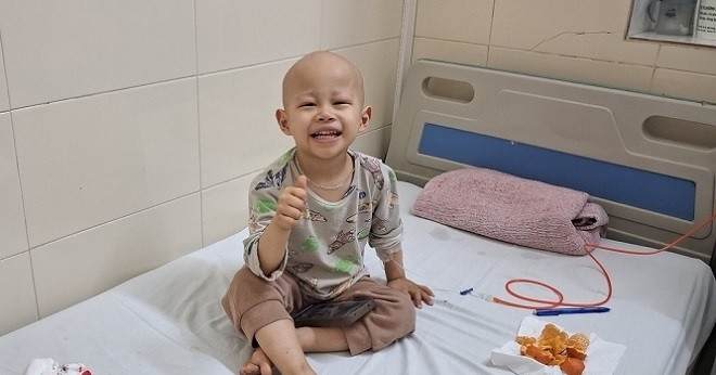 4 tuổi chống chọi ung thư giai đoạn cuối, bé Nam cần sự tiếp sức của cộng đồng