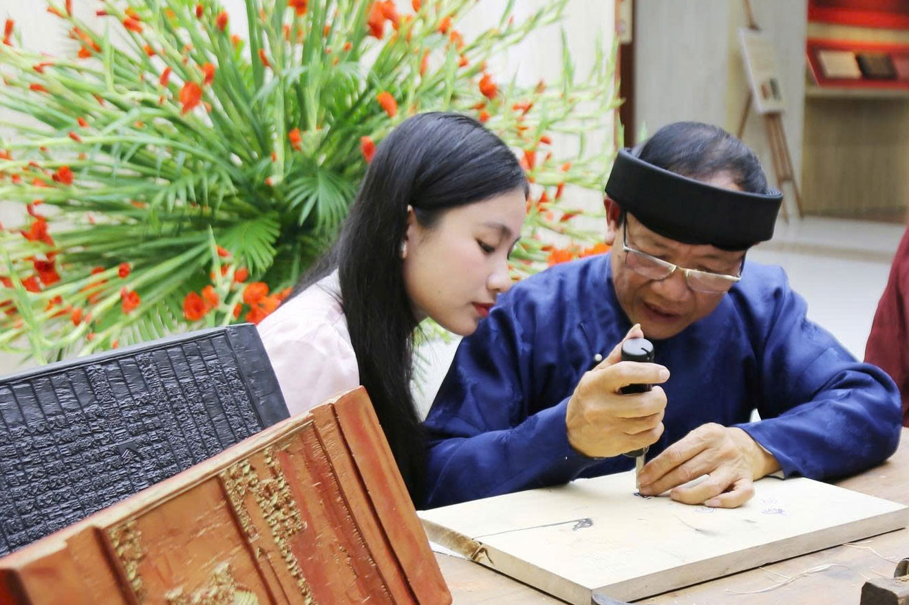 Chiêm ngưỡng Châu phê của các Hoàng đế triều Nguyễn