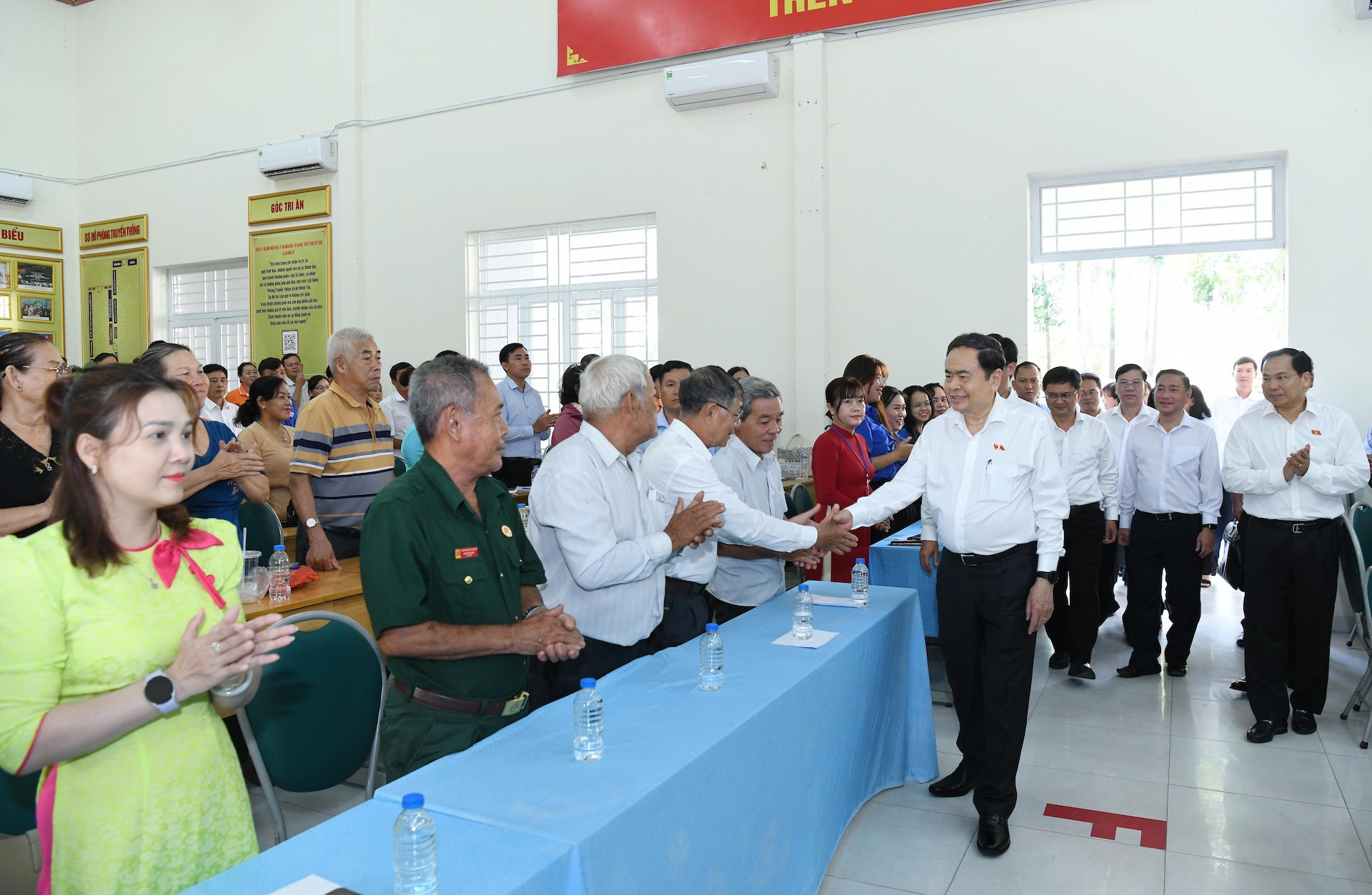 ctqh den tham du cuoc tiep xuc cu tri xa an nhon tay.dsc_2148.jpg