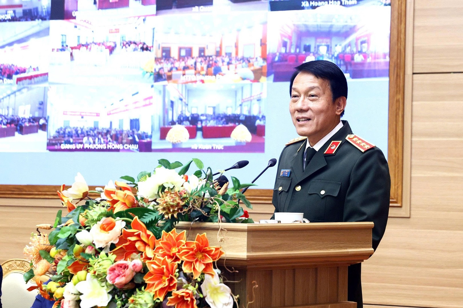 Đại tướng Lương Tam Quang tiếp xúc cử tri tại Hưng Yên