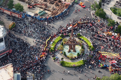  Dân thập phương đổ về chùa Bà Bình Dương xem rước kiệu, xin lội đầu năm 