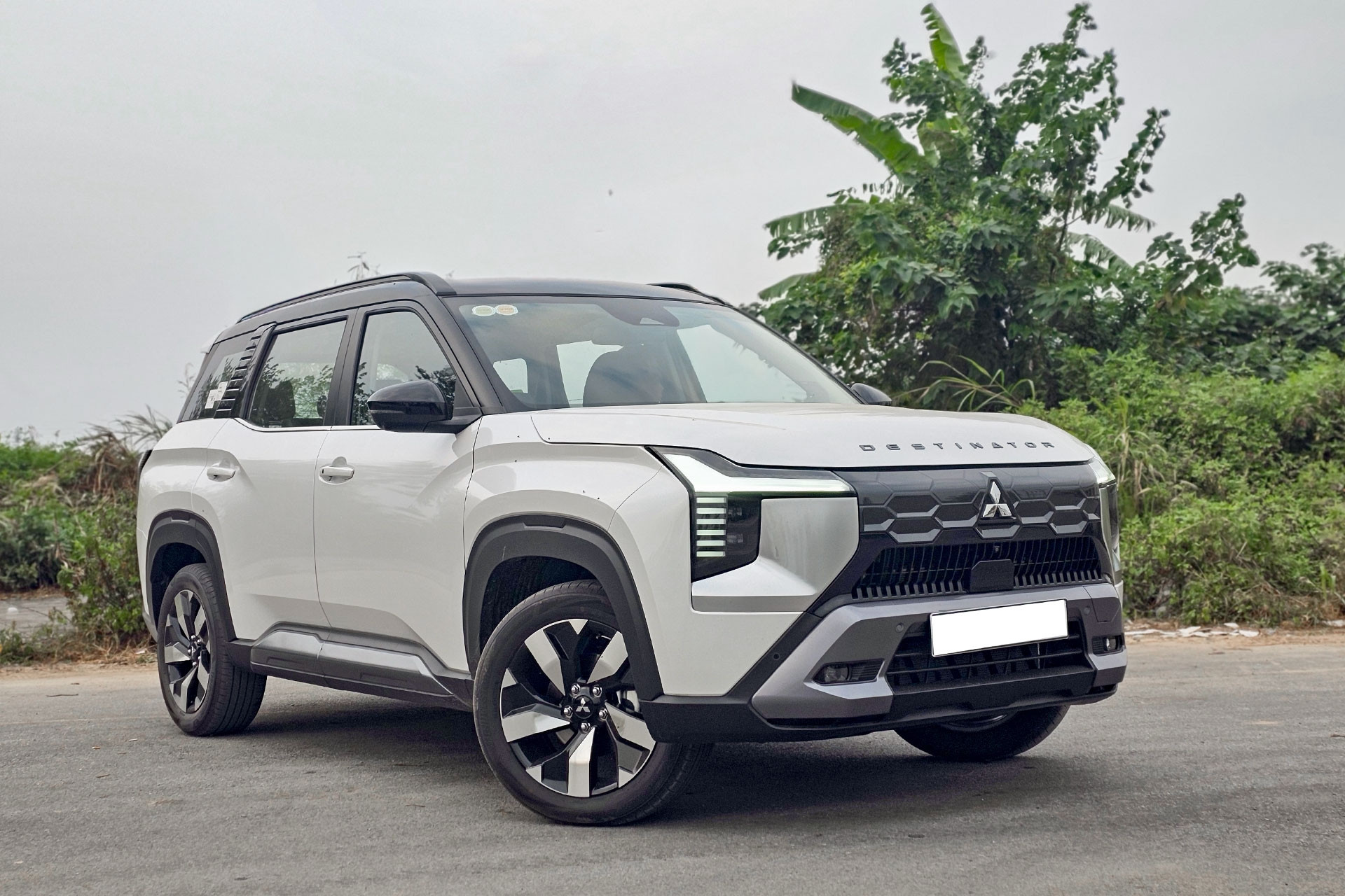 Đang muốn tìm xe gầm cao 7 chỗ, Mitsubishi Destinator có hợp lý?