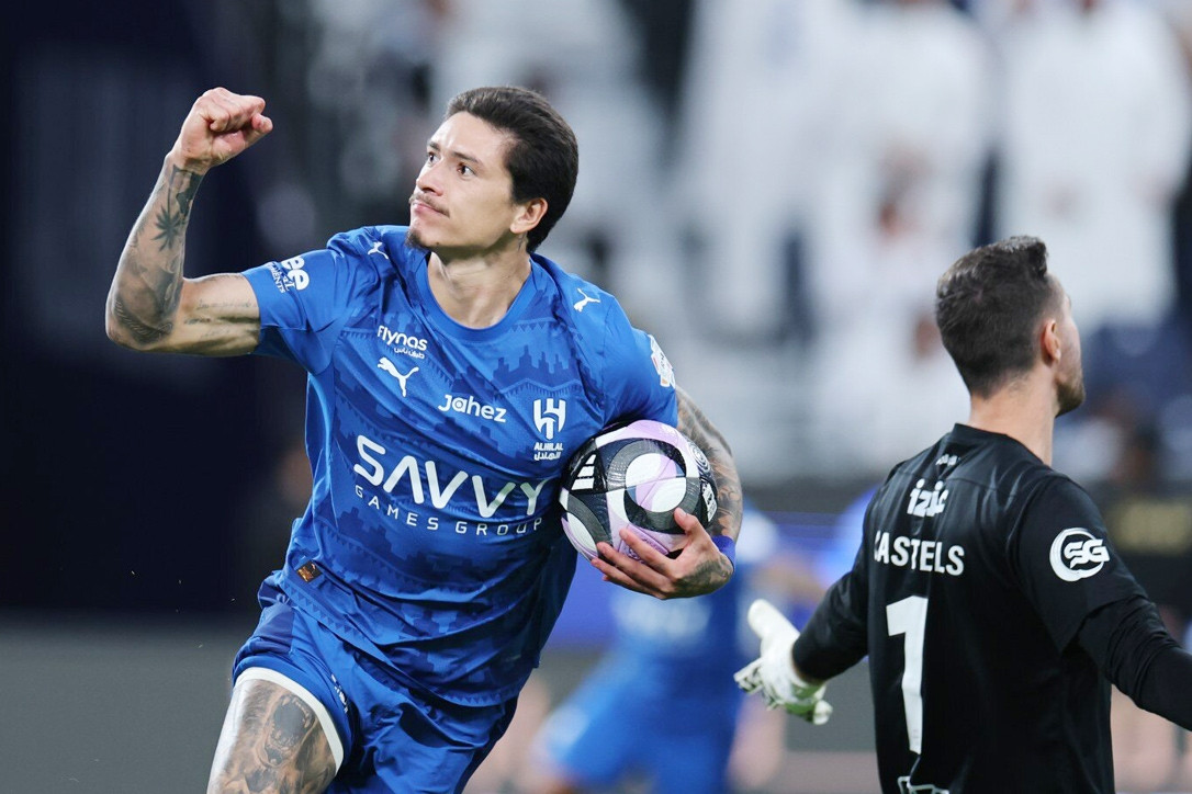 Darwin Nunez gây sốc trở lại Ngoại hạng Anh