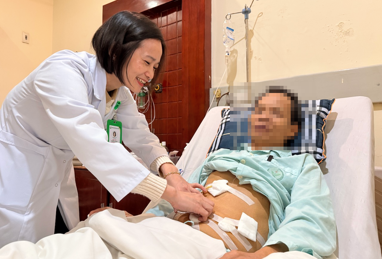 Đau bụng đi khám, người đàn ông bàng hoàng phát hiện mắc cùng lúc 2 loại ung thư