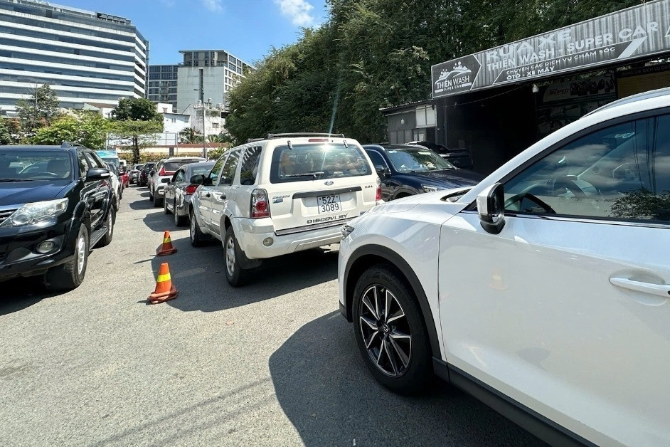 Đo khí thải ô tô 'đạp hết chân ga' gây lo ngại hỏng xe: Cục Đăng kiểm nói gì?