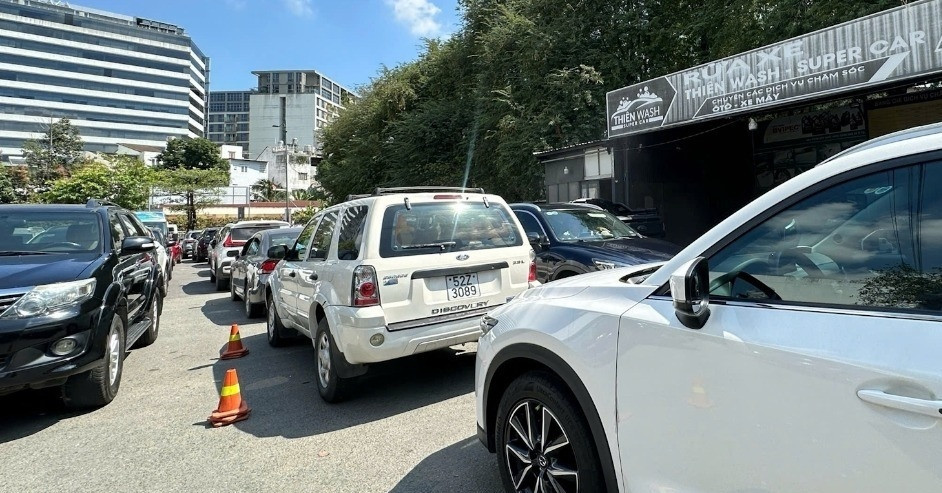 Đo khí thải ô tô &amp;apos;đạp hết chân ga&amp;apos;: Đẩy rủi ro cho chủ phương tiện?