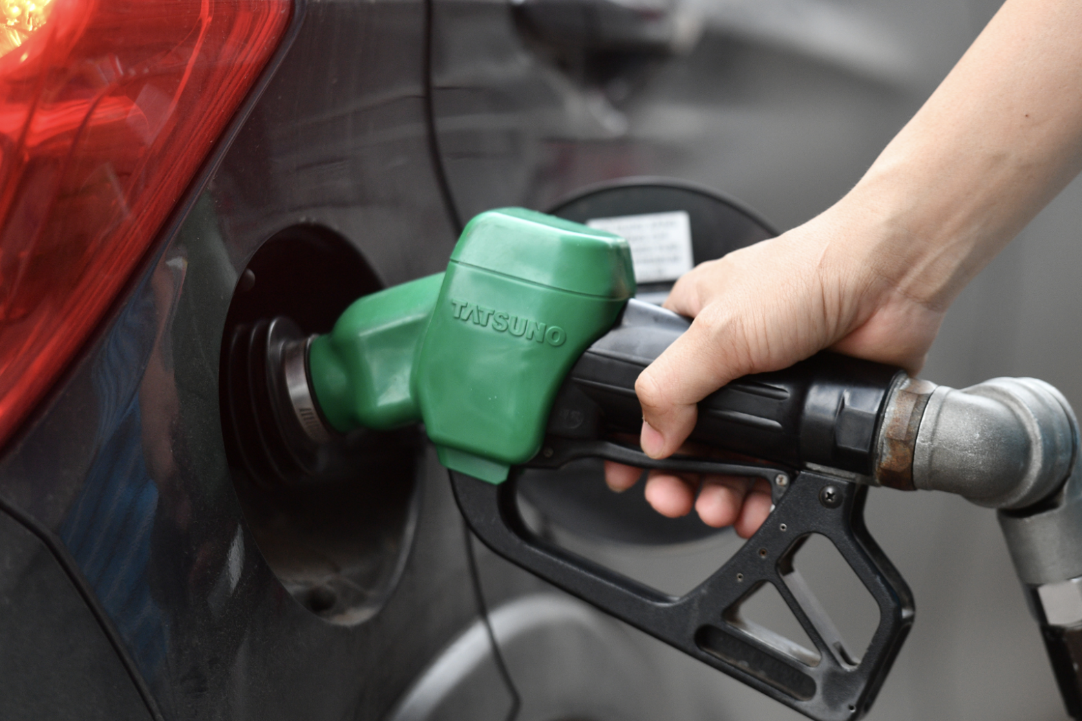 Giá dầu tăng vọt, diễn biến mới về thị trường xăng dầu trong nước