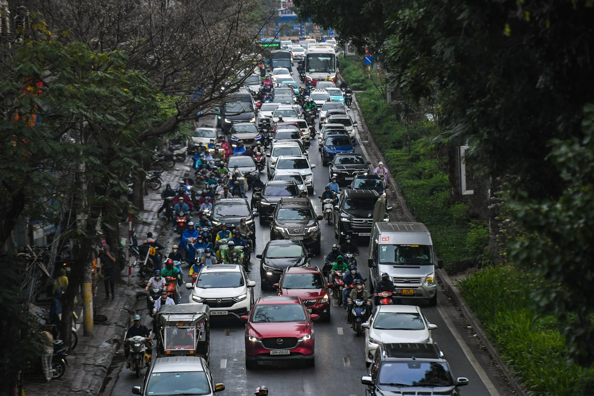 Hiện trạng tuyến đường ven sông Tô Lịch dự kiến được chi hơn 21 nghìn tỷ đồng để mở rộng