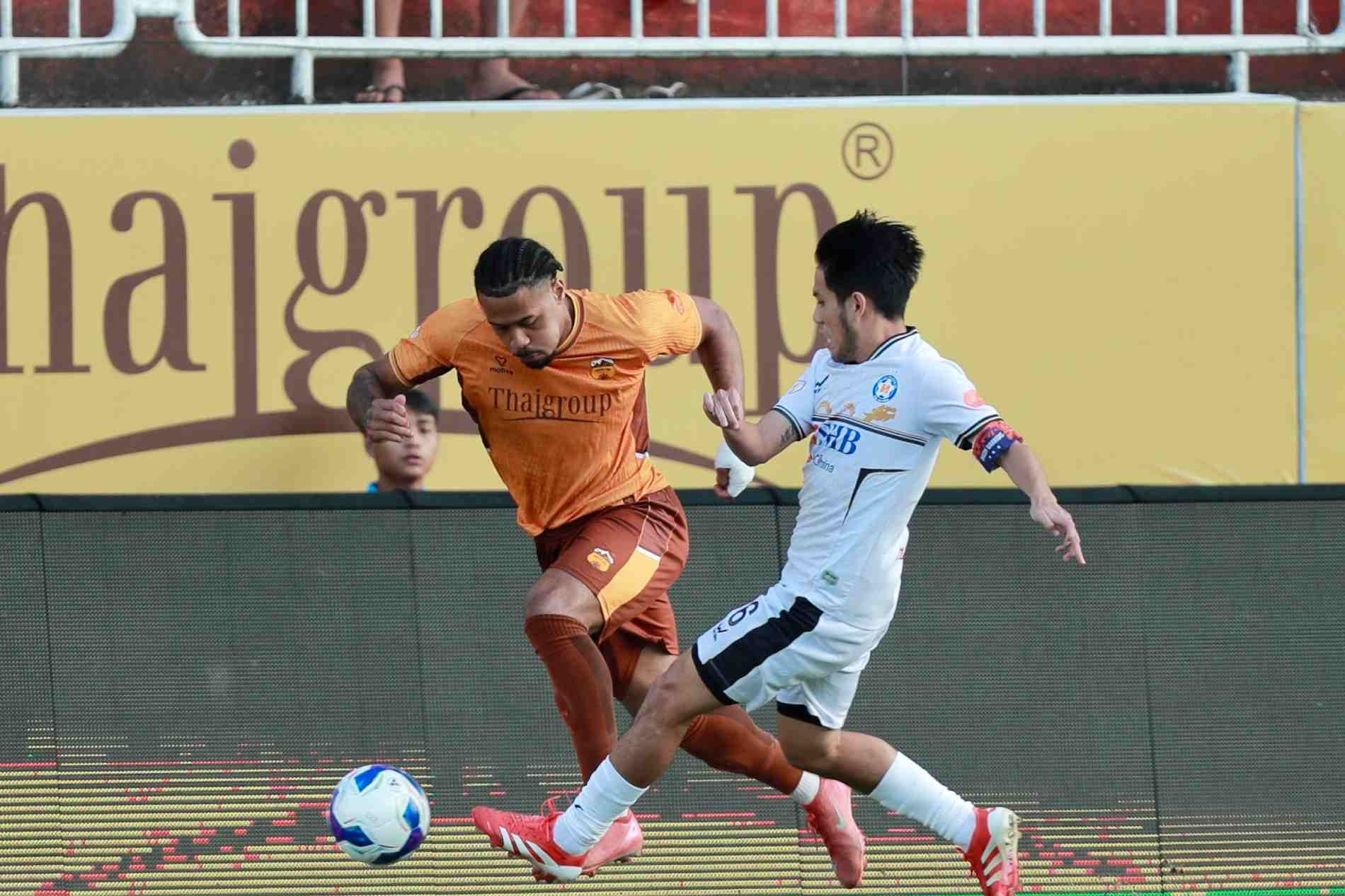 HLV Vũ Tiến Thành cập bến Ninh Bình: ‘Ván bài lật ngửa’ của bầu Đức