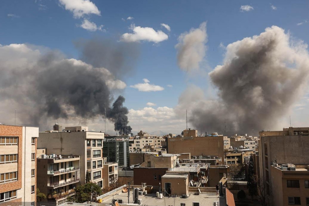 Israel tấn công Tehran, Beirut cùng lúc, Iran công bố quyền Bộ trưởng Quốc phòng