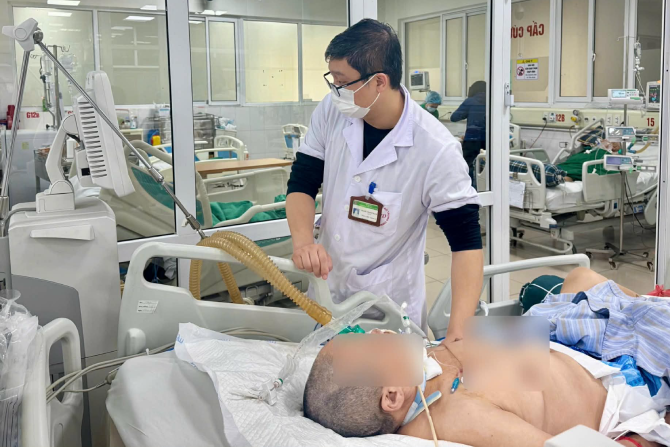 Nam Thanh Nien Phai Di Cap Cuu Do Vet Thuong Nho Khi Chay Bo 2309