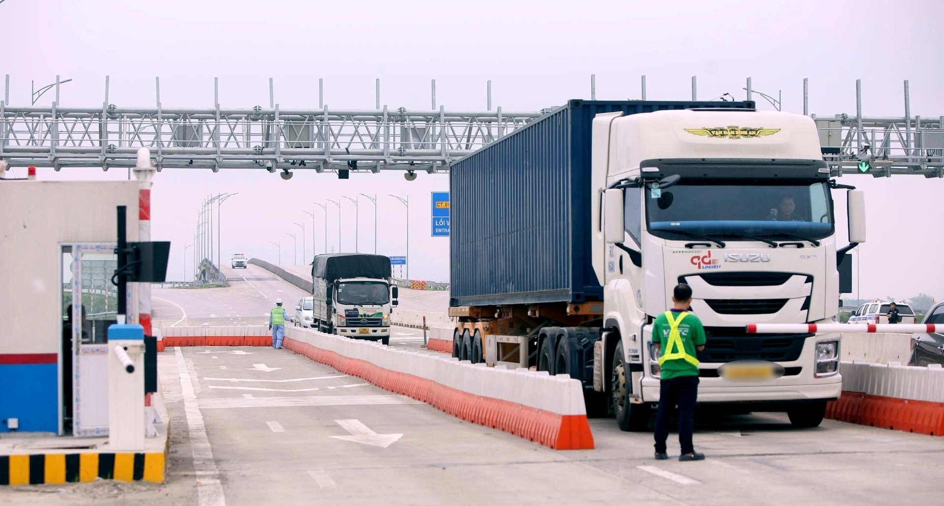 Nhiều xe bị lỗi khi qua trạm thu phí cao tốc ở Thanh Hóa