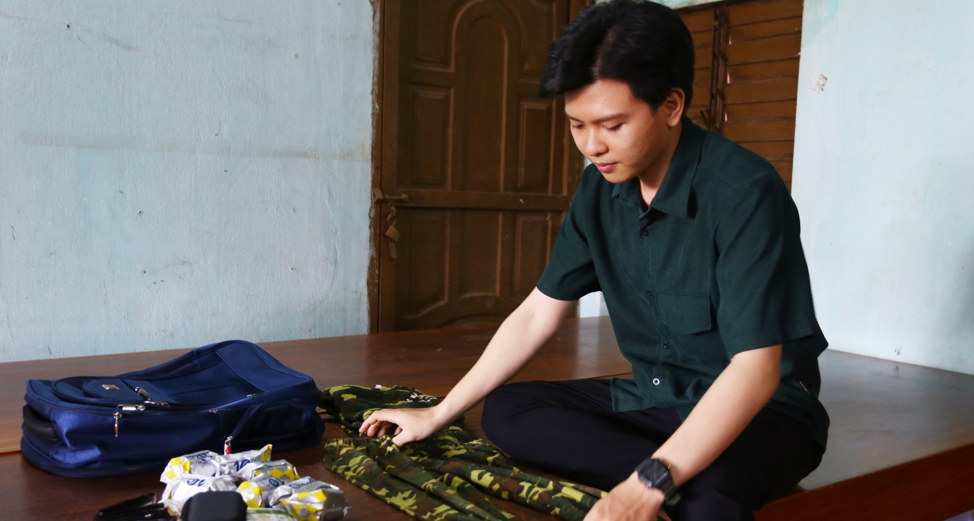 Những chàng trai viết đơn tình nguyện nhập ngũ, sẵn sàng khoác màu áo lính