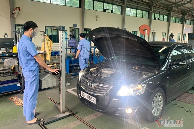 Ô tô cũ trên 10 năm tuổi: Những hạng mục cần ‘soi’ kỹ trước khi đưa đi đăng kiểm