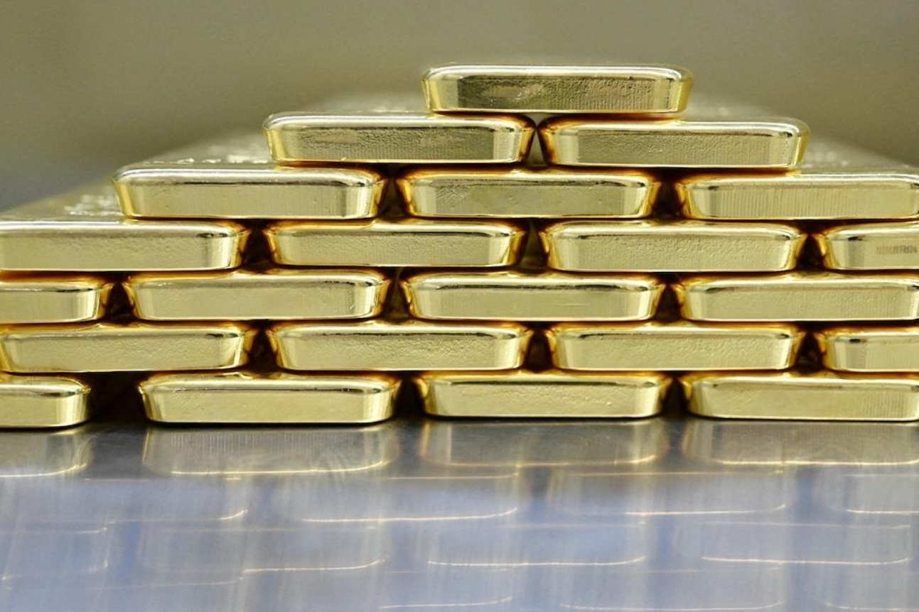 Vàng thế giới sập mạnh, mất gần 300 USD/ounce