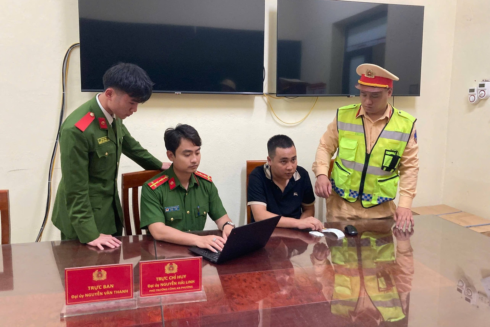 Tài xế ô tô vi phạm nồng độ cồn 'thông chốt', va chạm xe CSGT ở Quảng Ninh