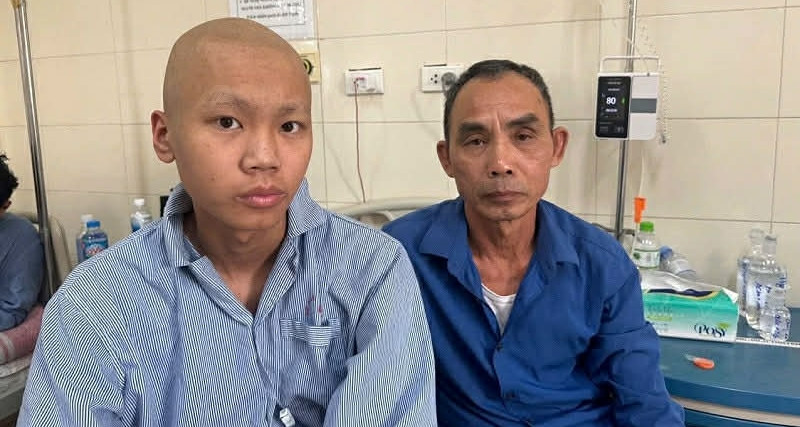 Trao hơn 51 triệu đồng đến em Vũ Phương Duy bị ung thư xương