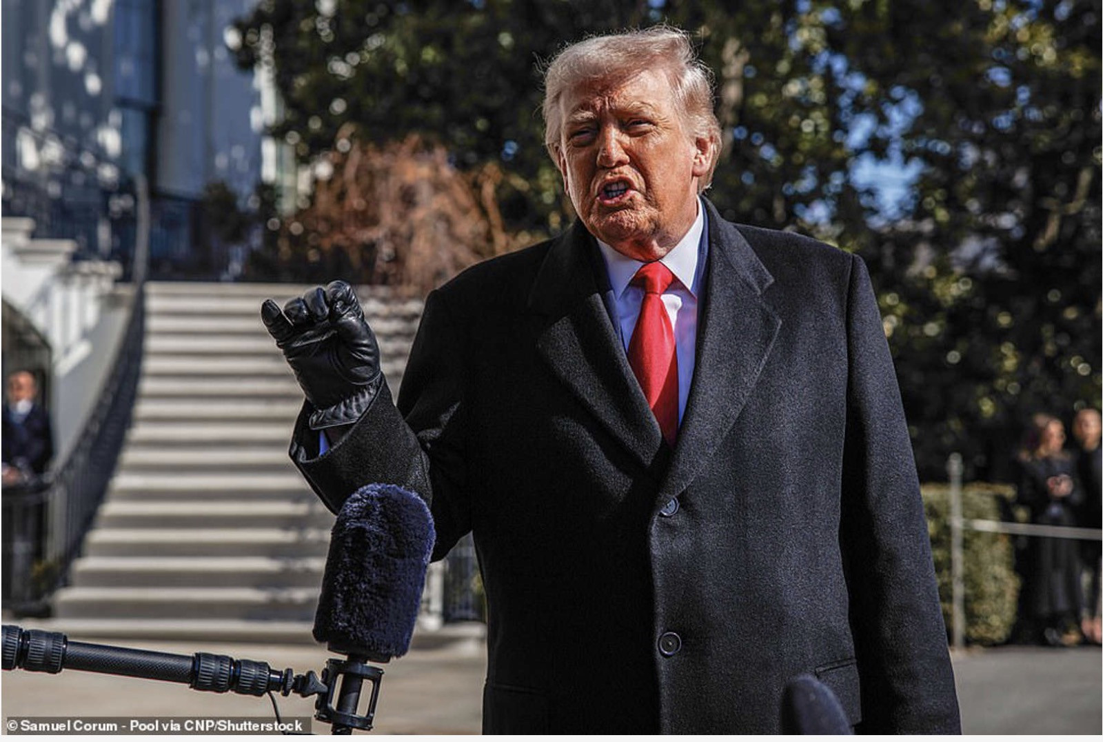 Ông Trump khẳng định kho vũ khí Mỹ dồi dào, 'đủ để chiến đấu mãi mãi'