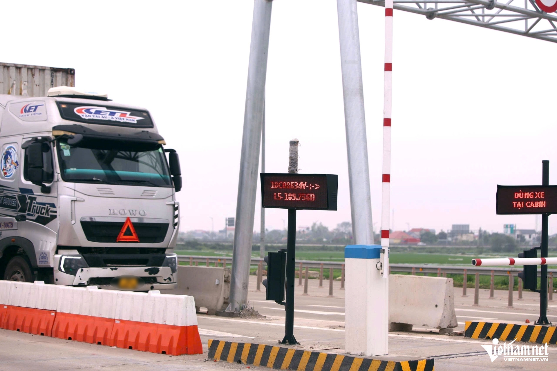 W-a4Nhiều phương tiện mắc lỗi.jpg