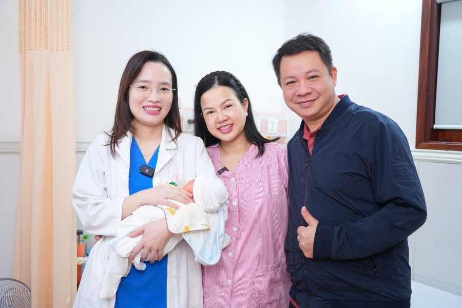 18 năm tìm con của người phụ nữ tắc hai vòi trứng