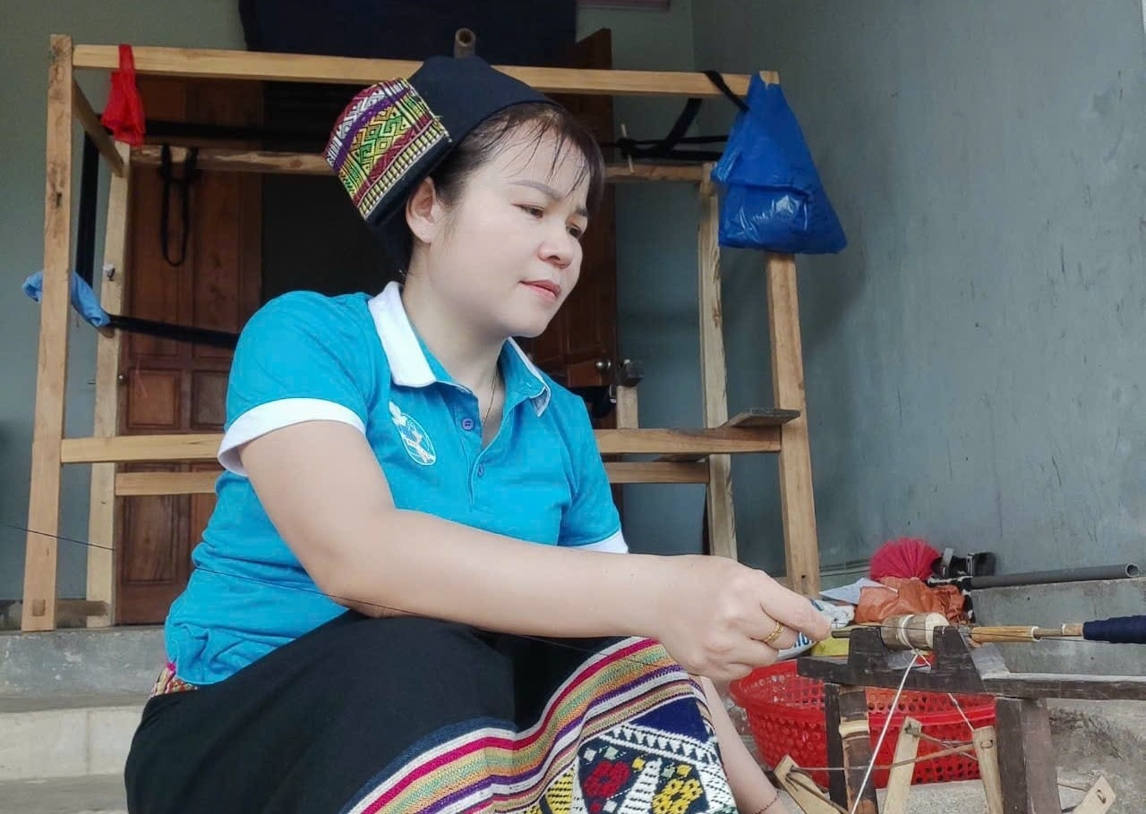 a2Người phụ nữ dân tộc Thái.jpg