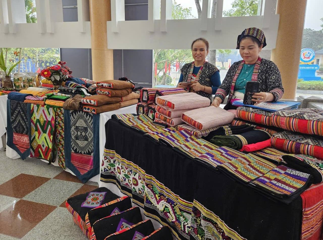 a4Người phụ nữ dân tộc Thái.jpg