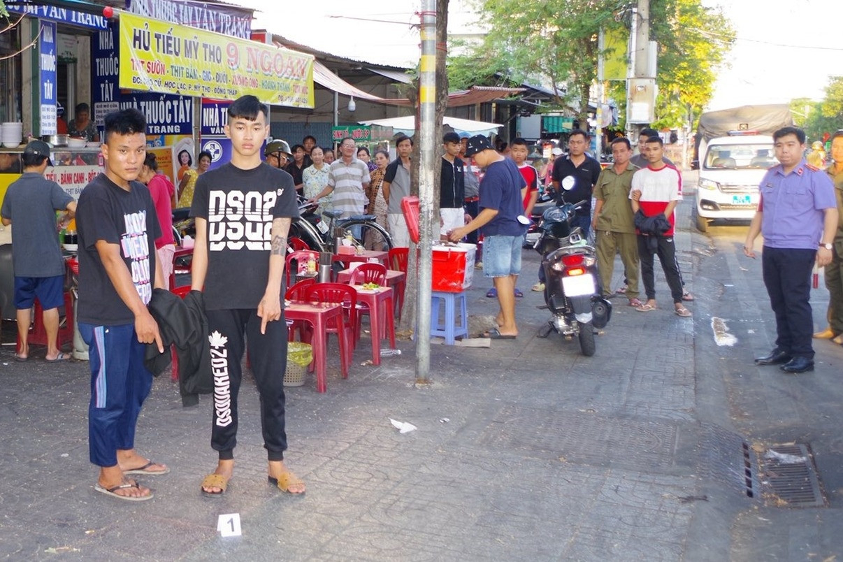 Bắt nhóm thanh niên mang hung khí chém người tại chợ ở Mỹ Tho