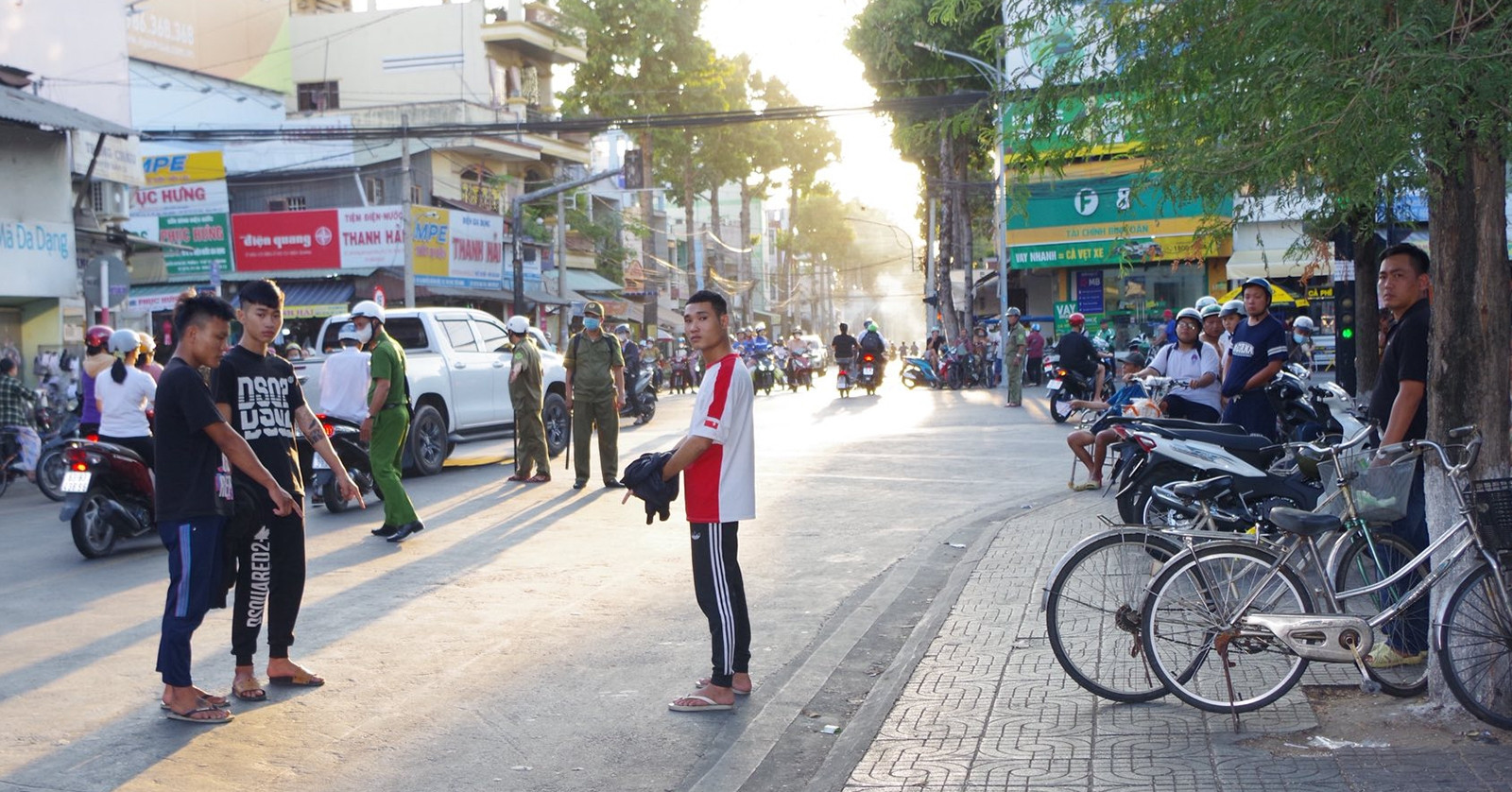 Bắt nhóm thanh niên mang hung khí chém người tại chợ ở Mỹ Tho