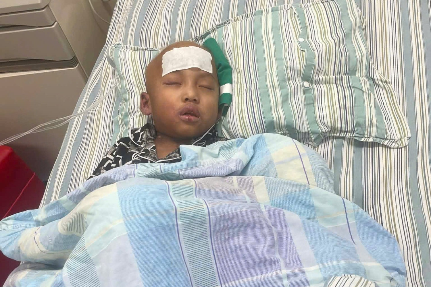 Bé Đặng Hoàng Đức mắc ung thư máu nguy kịch, gia đình xin ngừng nhận hỗ trợ