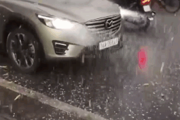 Clip mưa đá lộp bộp tại nhiều phường ở Quảng Ninh gây chú ý