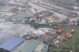 Công an Hà Nội lý giải nguyên nhân lửa bùng lớn ở cụm kho xưởng rộng 6.000m2