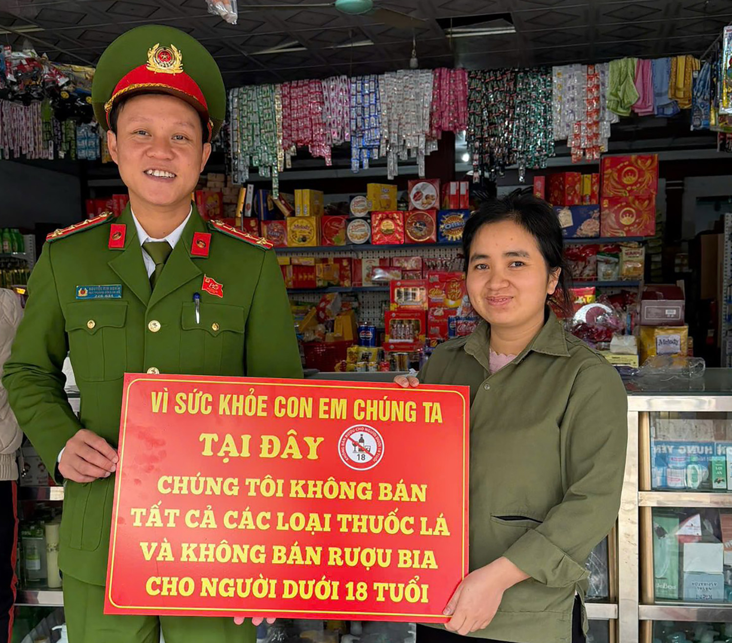 đại uý nghĩa.jpg