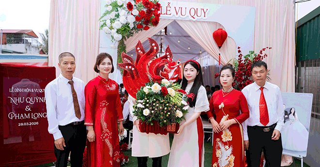 Đám cưới vàng ở Quảng Ninh: Cô dâu chú rể ôm nhau khóc khi trao nhẫn cưới