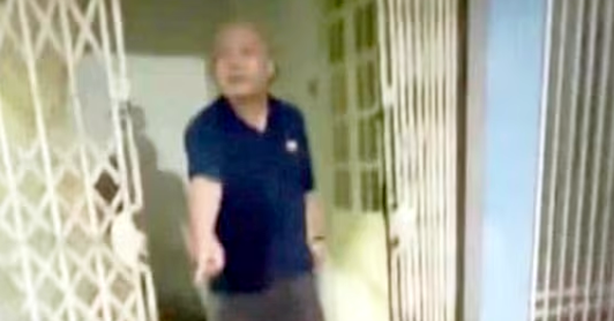 Hà Nội: Người mẹ bế con nhỏ bị hàng xóm hành hung ngay trước cửa nhà