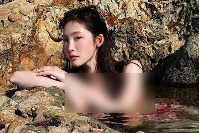 Juky San 'cúi đầu nhận lỗi' vì hành động mặc bikini tắm trong Giếng Tiên