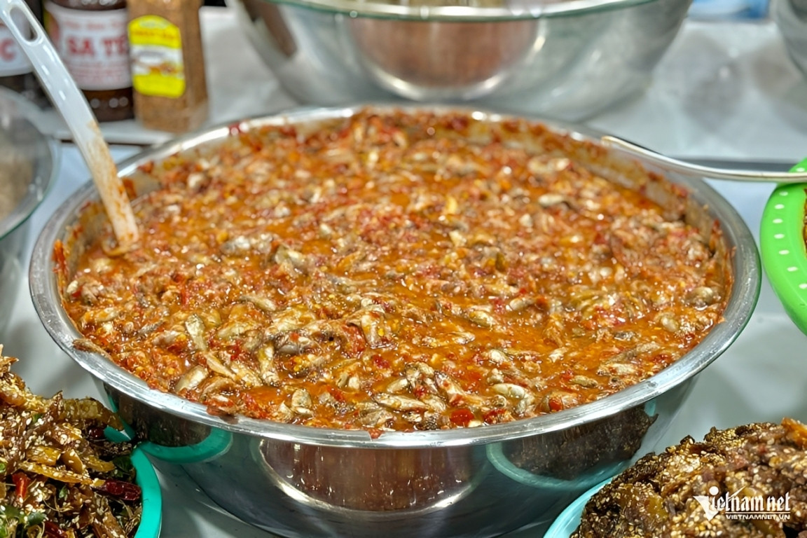 khu cho 127 nam tuoi noi tieng o mien trung ban day dac san ngon re 258 (1).jpg