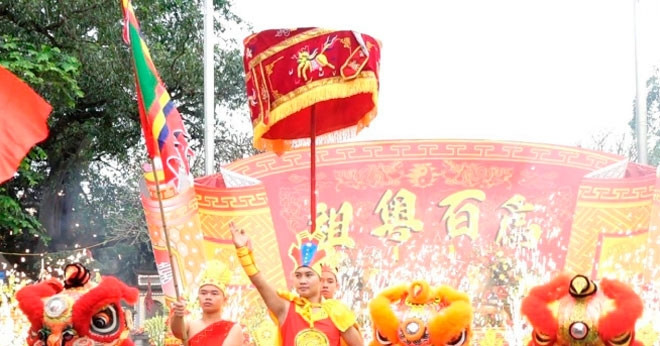 Lễ hội Bình Đà tôn vinh Đức Quốc Tổ Lạc Long Quân, thu hút hàng ngàn người