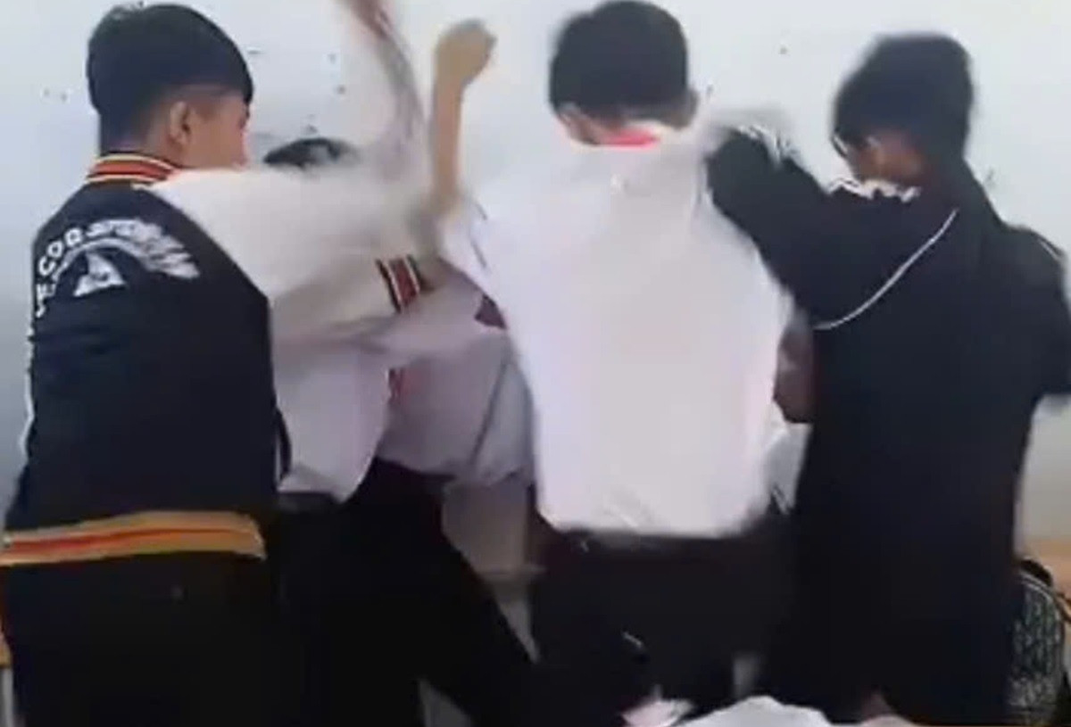  Nam sinh lớp 8 bị nhóm bạn đánh hội đồng, phải nhập viện theo dõi 