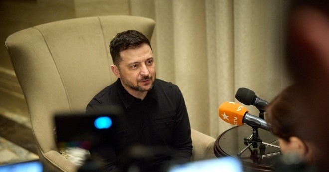 Tổng thống Zelensky tuyên bố Ukraine mạnh mẽ hơn, thúc giục Nga-Mỹ đàm phán