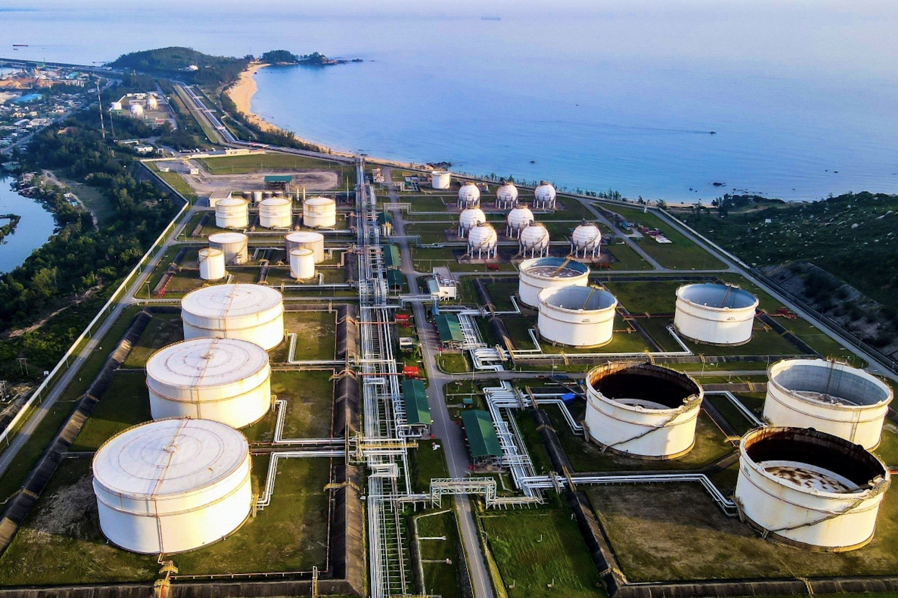 Phản ứng nhanh với tình huống khó, ‘bình xăng dầu’ của Việt Nam được đảm bảo ra sao?