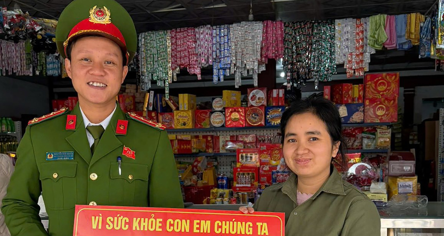 Phó công an xã &amp;apos;gây sốt mạng&amp;apos; nhờ tuyên truyền pháp luật dễ hiểu, dễ nhớ