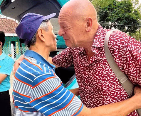 Về thăm con dâu Việt, bố mẹ chồng Pháp ở lại 2 tháng vì quý mến thông gia