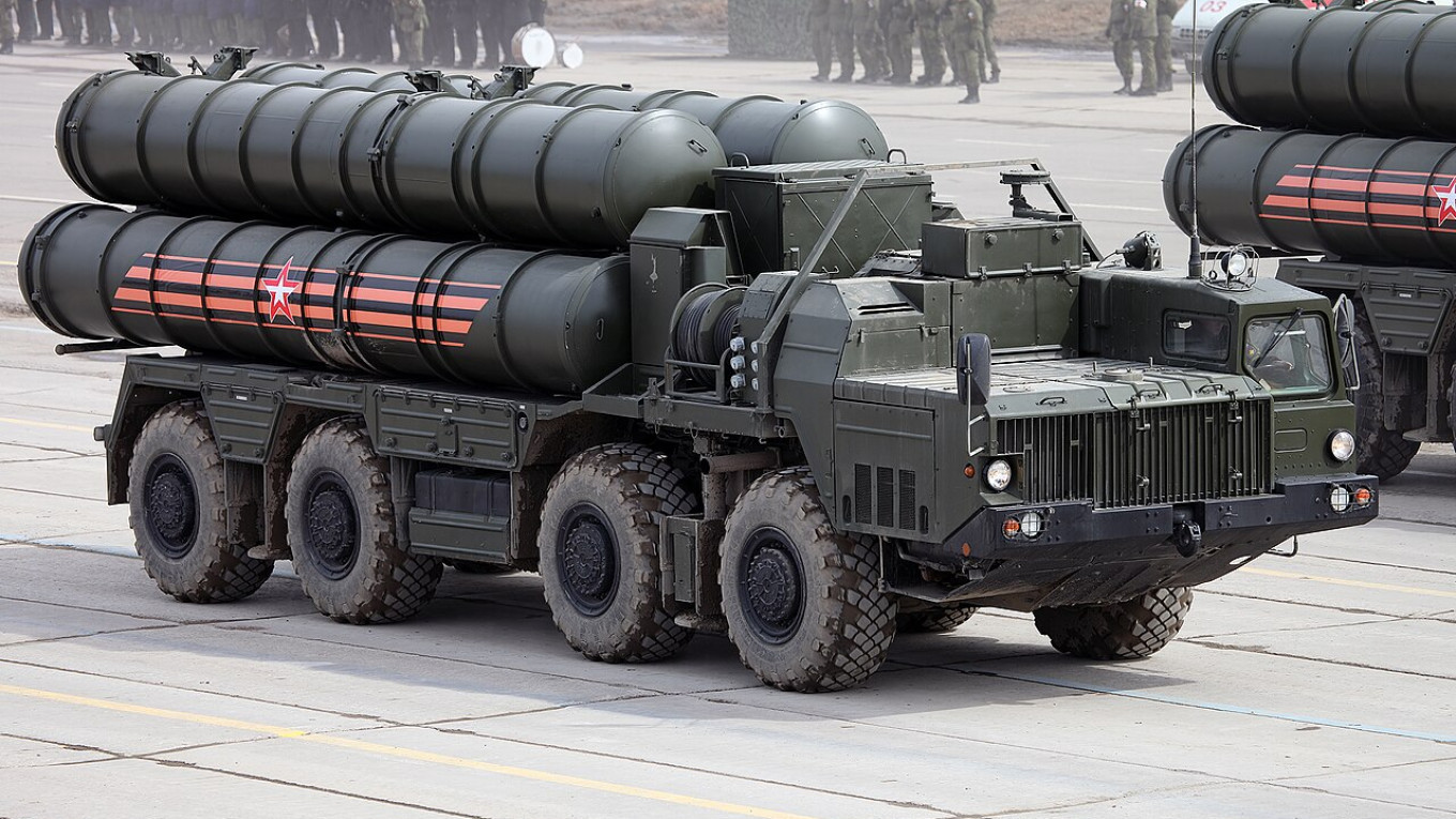 Russian S-400 Triumf air defence missile system launcher