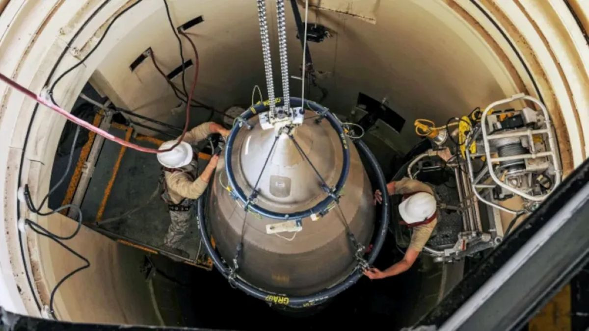 tên lửa Sentinel minuteman III silo.jpg